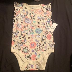 Baby gap onesie 6-12 months(new)